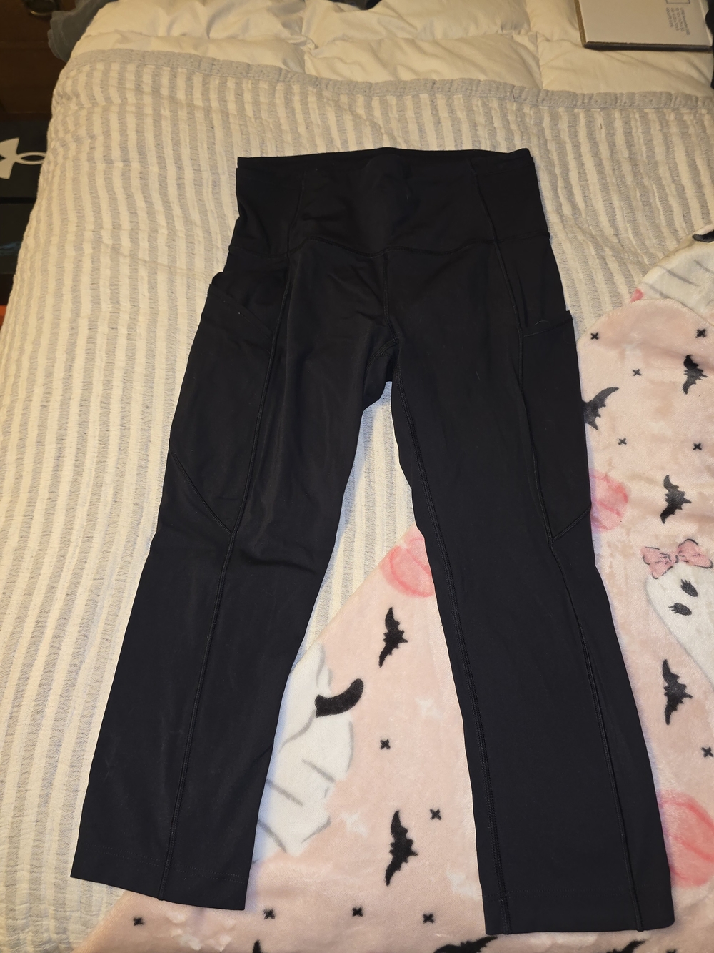 Women's Lululemon Black Active Leggings with Side Pockets 6